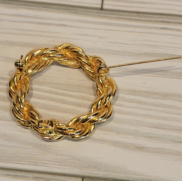 J4 Vintage AAi Gold-tone Brooch - Picture 3 of 6